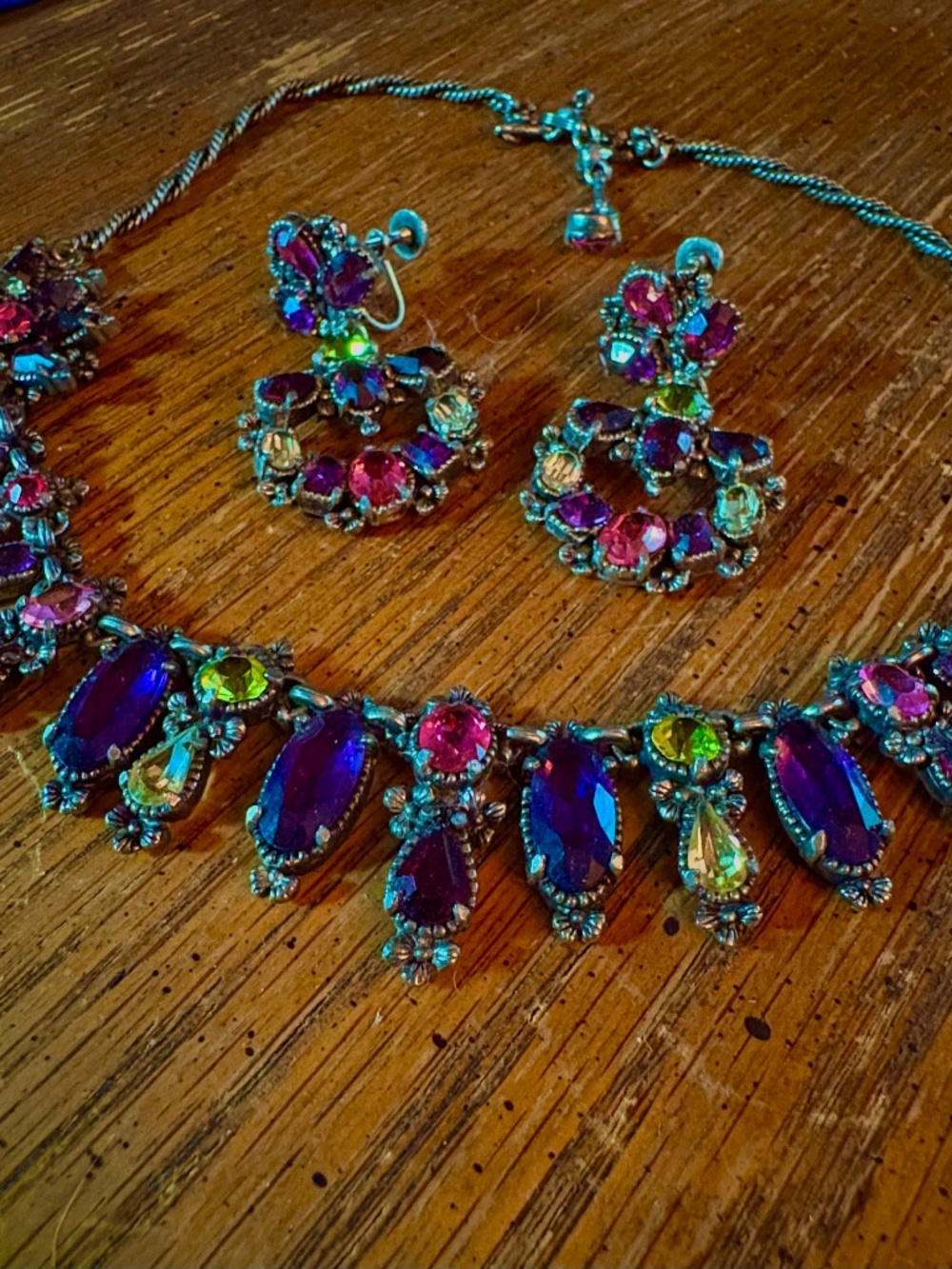 Hollycraft choker and screw back earrings